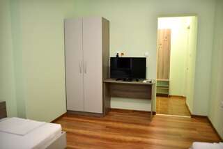 Гостевой дом Avangard Харманли Двухместный номер с 2 отдельными кроватями и ванной комнатой-10